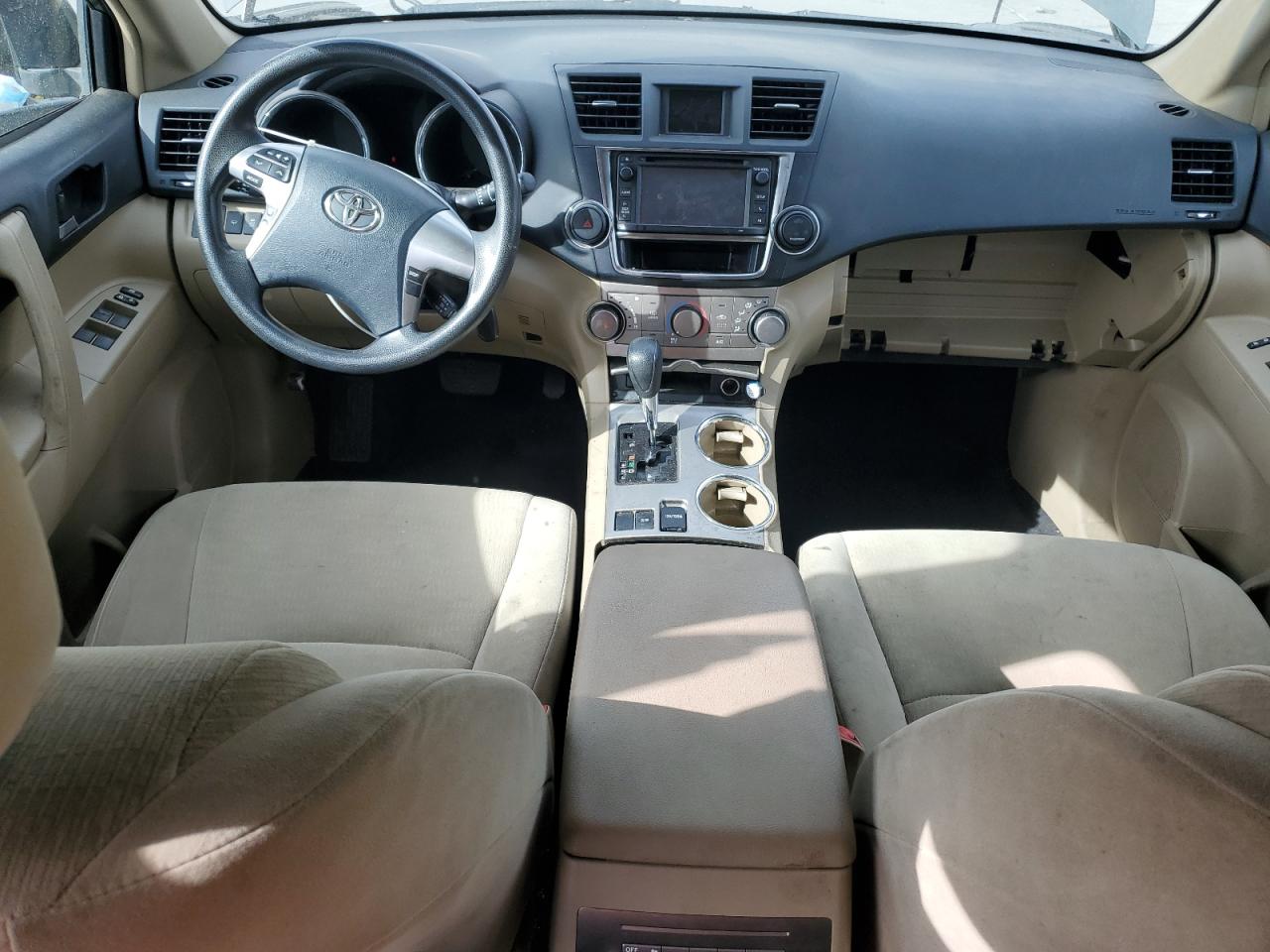 2013 TOYOTA HIGHLANDER BASE photo 8