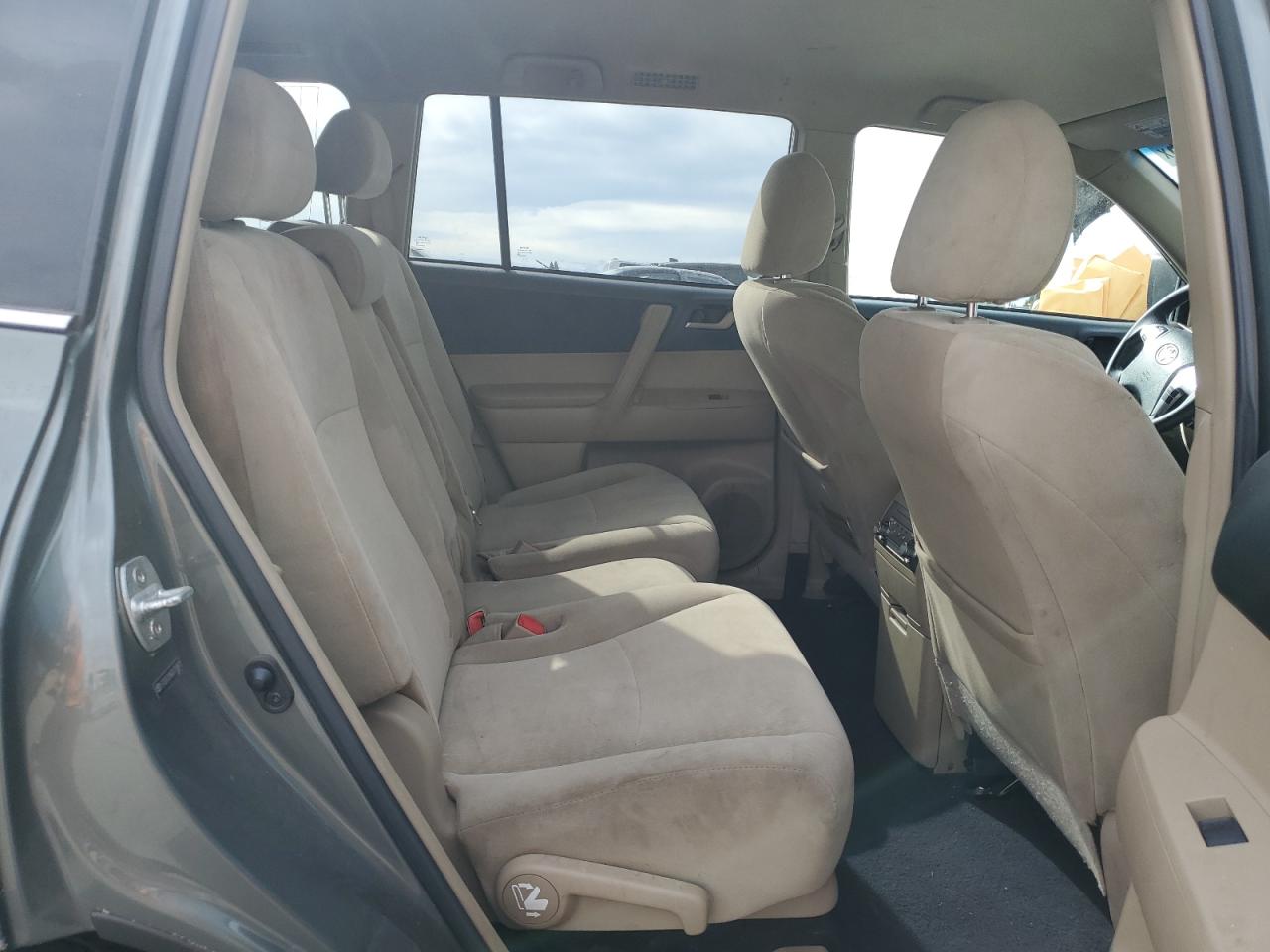 2013 TOYOTA HIGHLANDER BASE photo 11