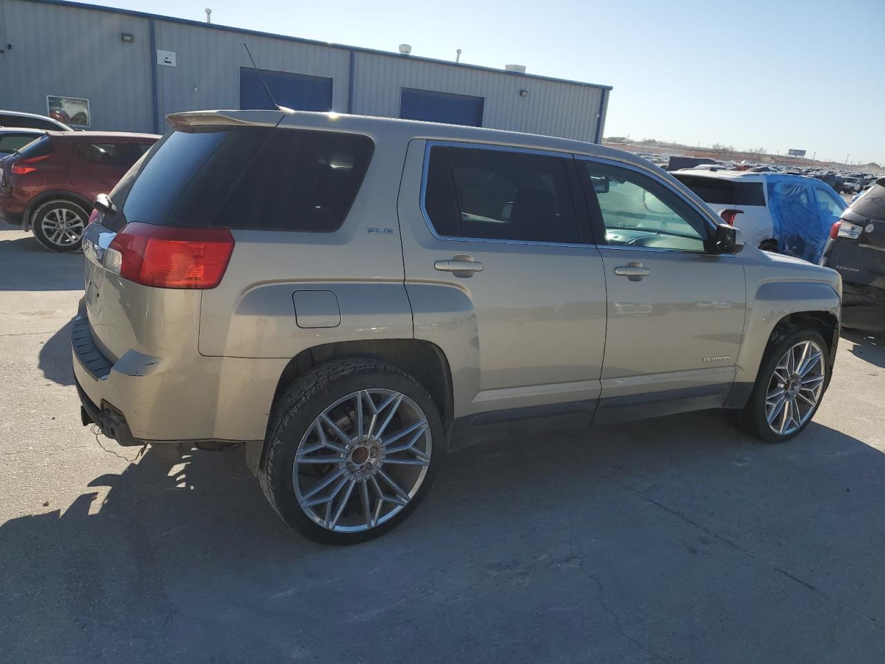 2011 GMC TERRAIN SLE photo 5