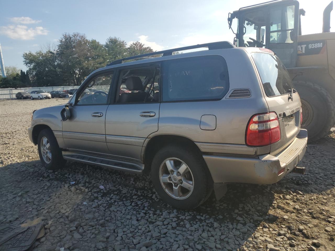 2003 TOYOTA LAND CRUISER photo 2
