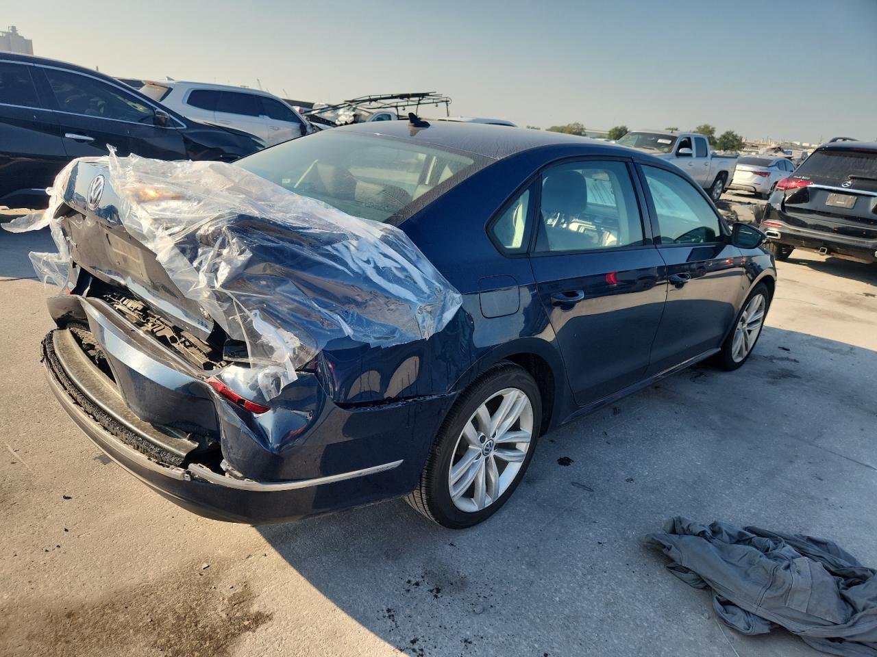 2019 VOLKSWAGEN PASSAT WOLFSBURG photo 5