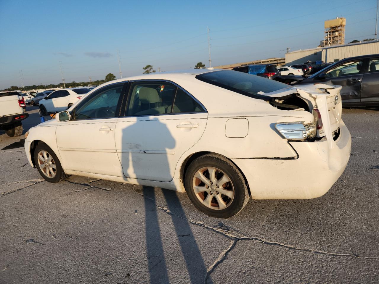 2010 TOYOTA CAMRY BASE photo 4