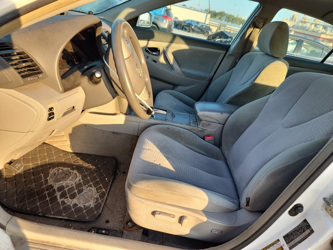 2010 TOYOTA CAMRY BASE photo 19