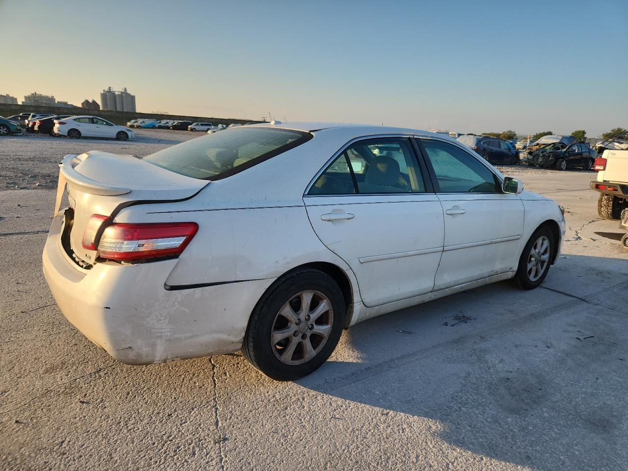 2010 TOYOTA CAMRY BASE photo 7