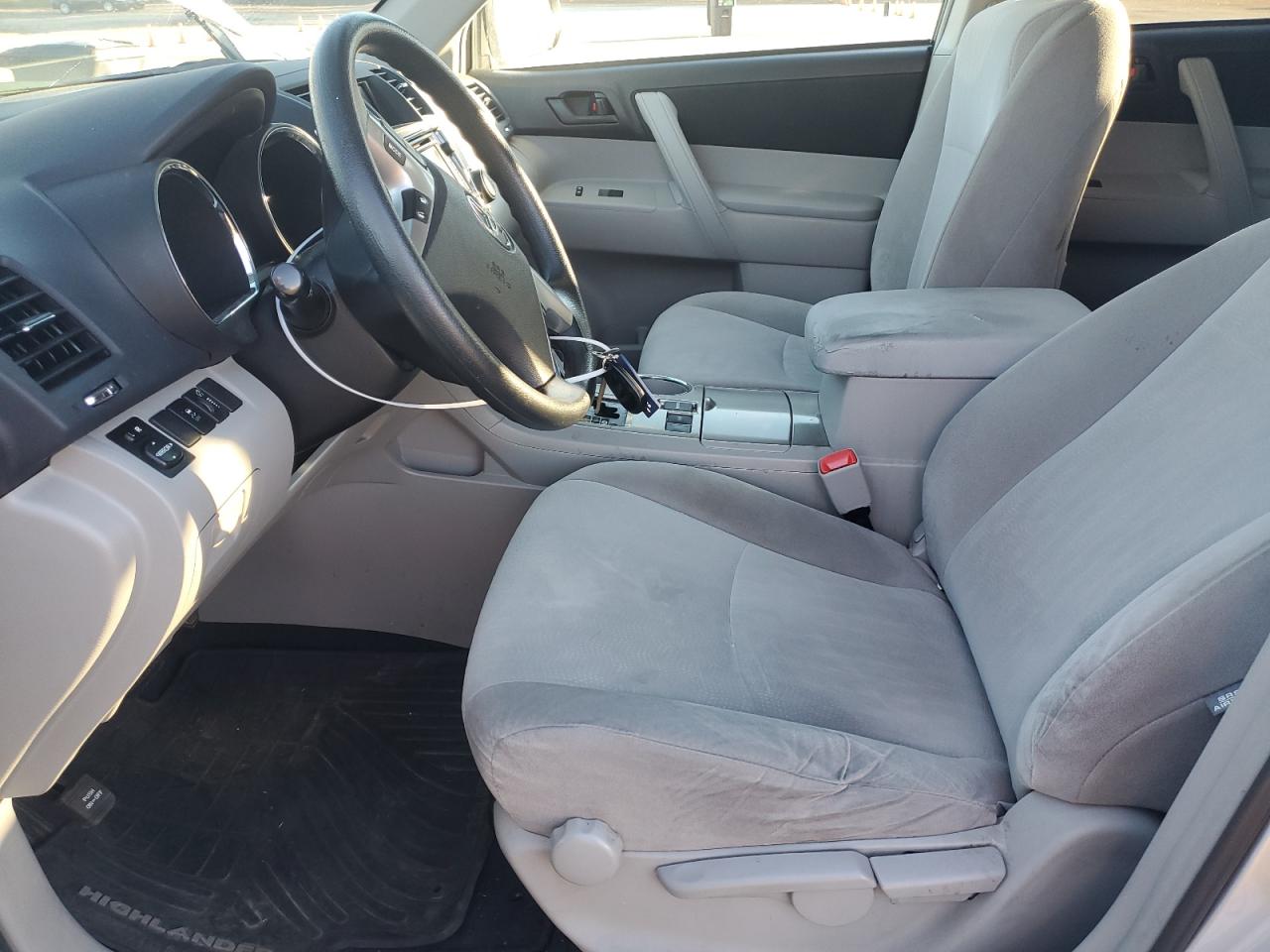 2013 TOYOTA HIGHLANDER BASE photo 7