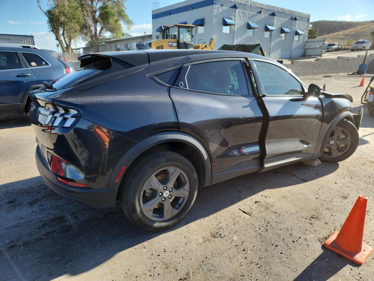 2022 FORD MUSTANG MACH-E SELECT photo 5