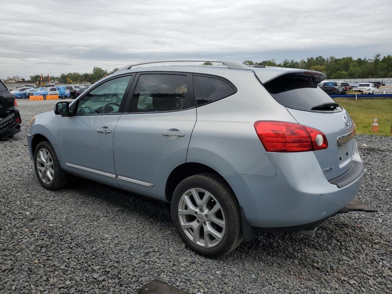 2013 NISSAN ROGUE S photo 4