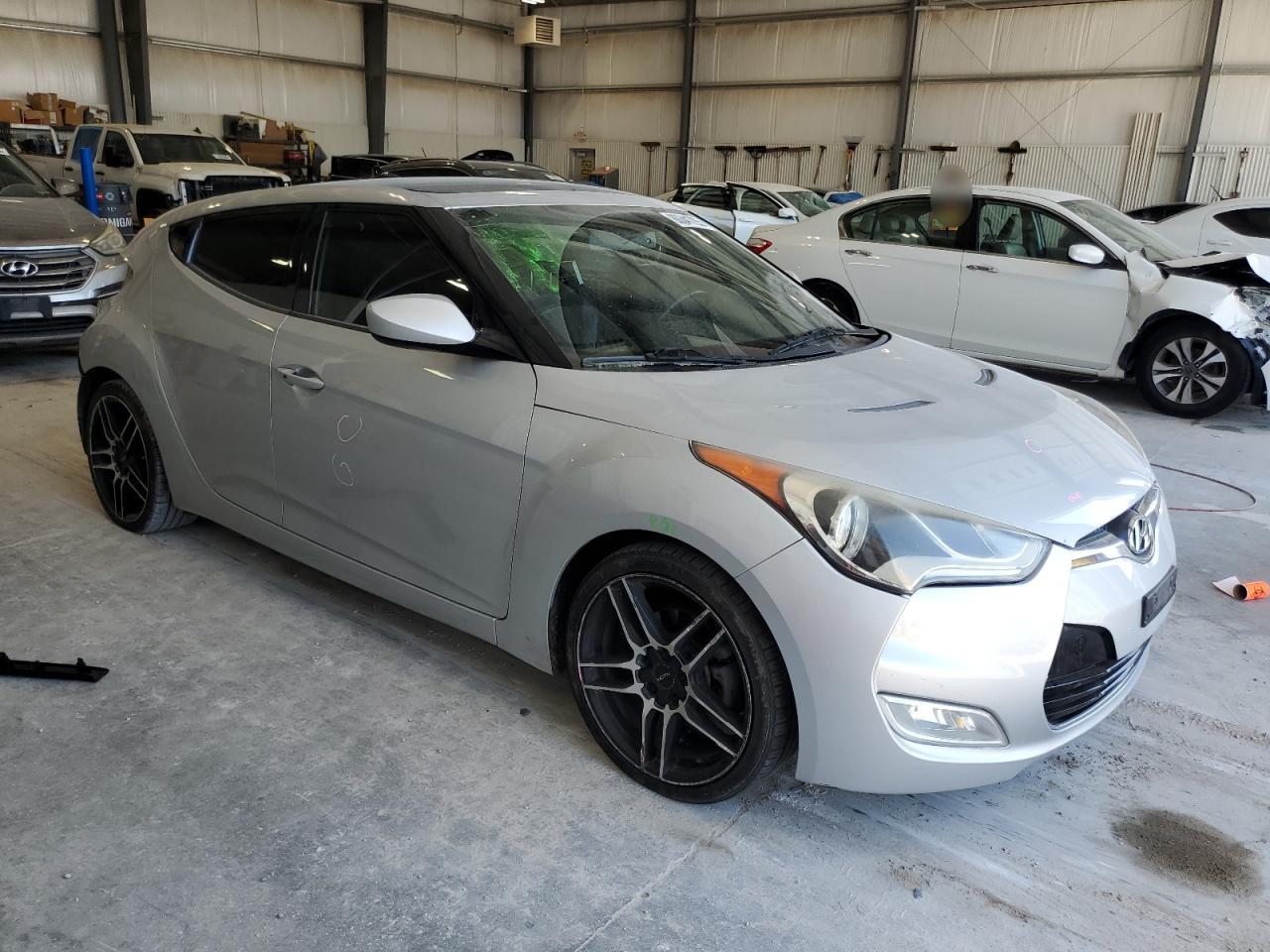 2013 HYUNDAI VELOSTER photo 4