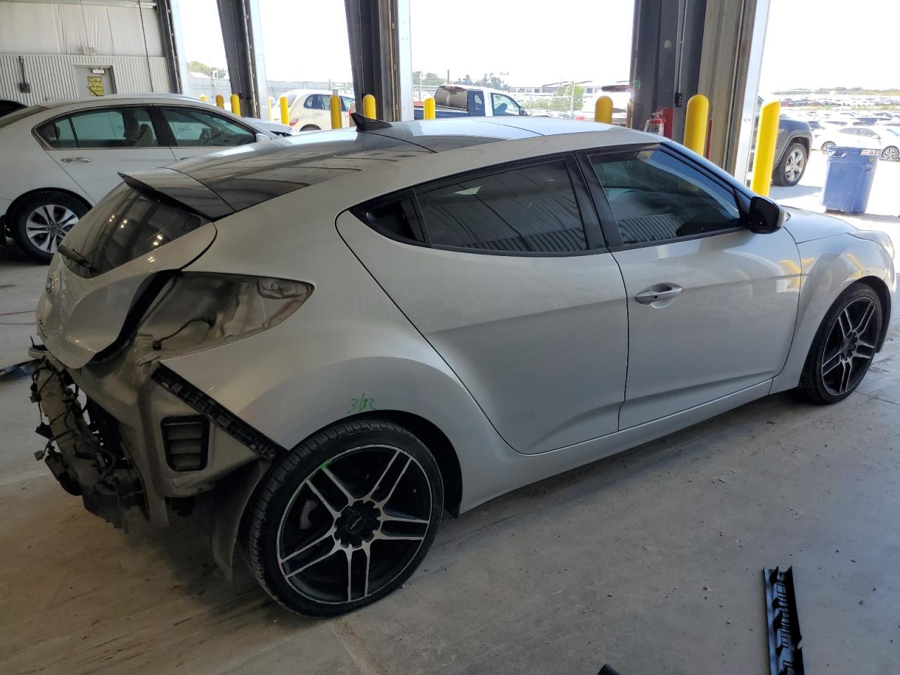 2013 HYUNDAI VELOSTER photo 3