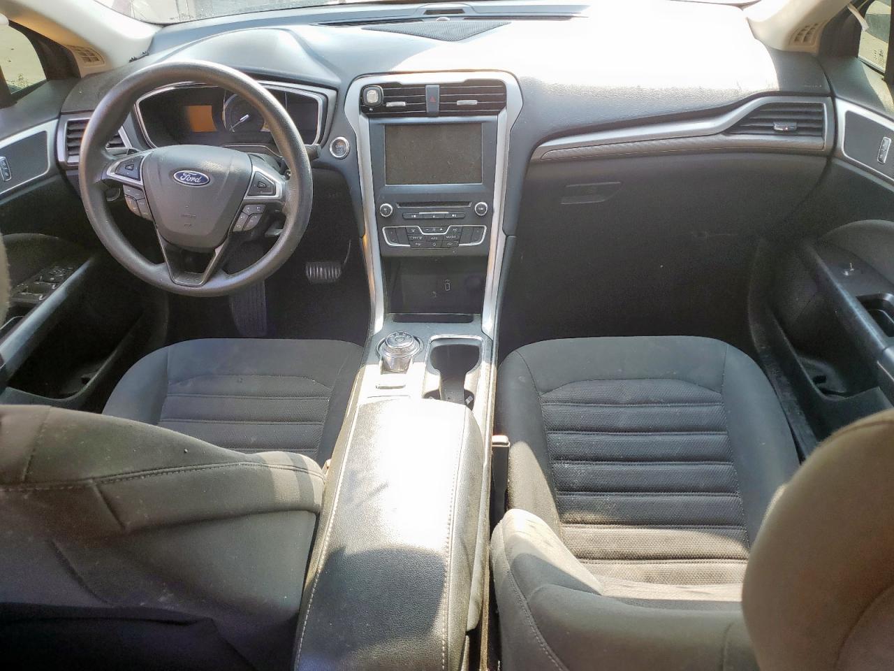 2017 FORD FUSION SE photo 8