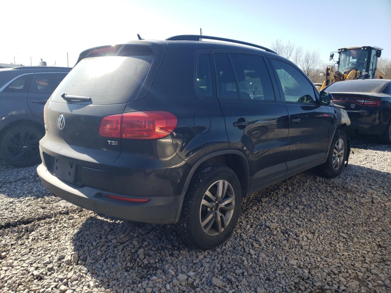 2016 VOLKSWAGEN TIGUAN S photo 3