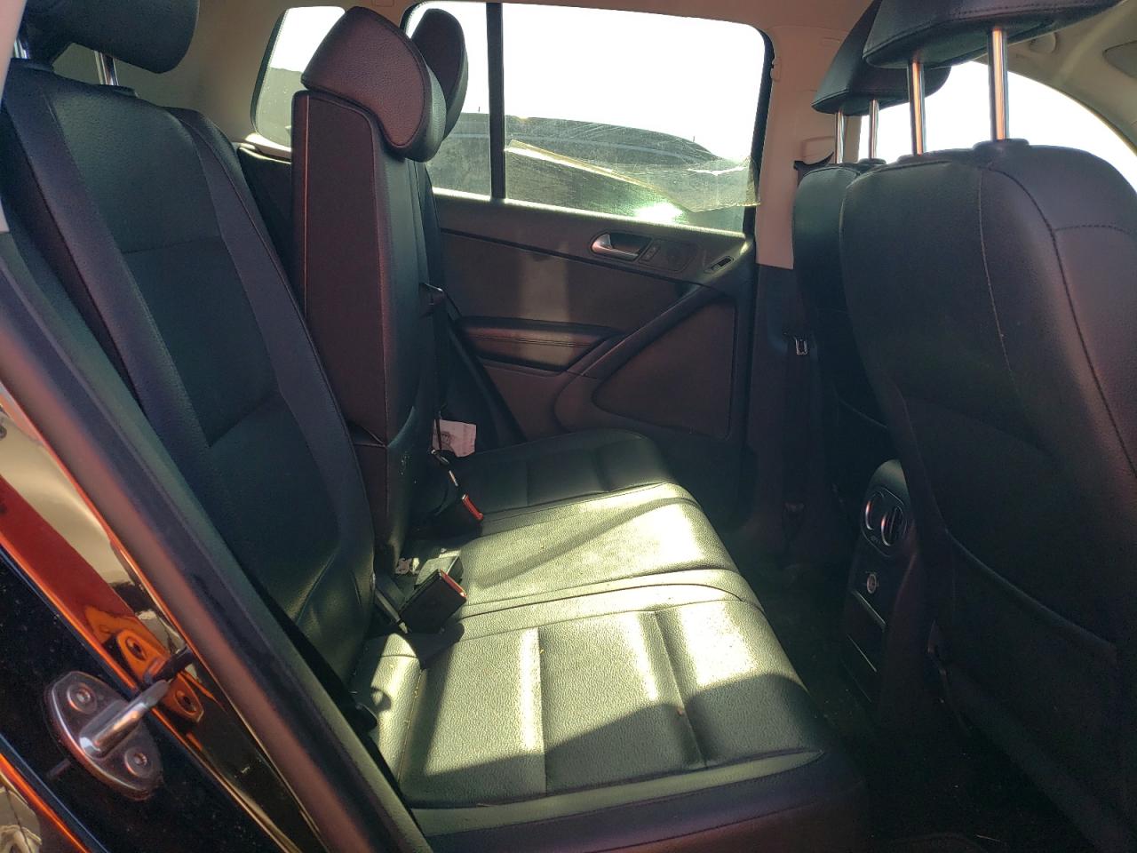 2016 VOLKSWAGEN TIGUAN S photo 11