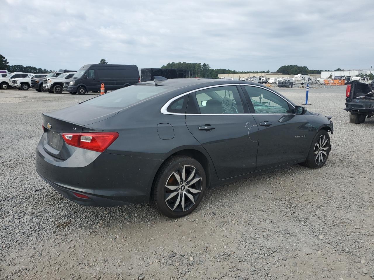 2017 CHEVROLET MALIBU LT photo 3