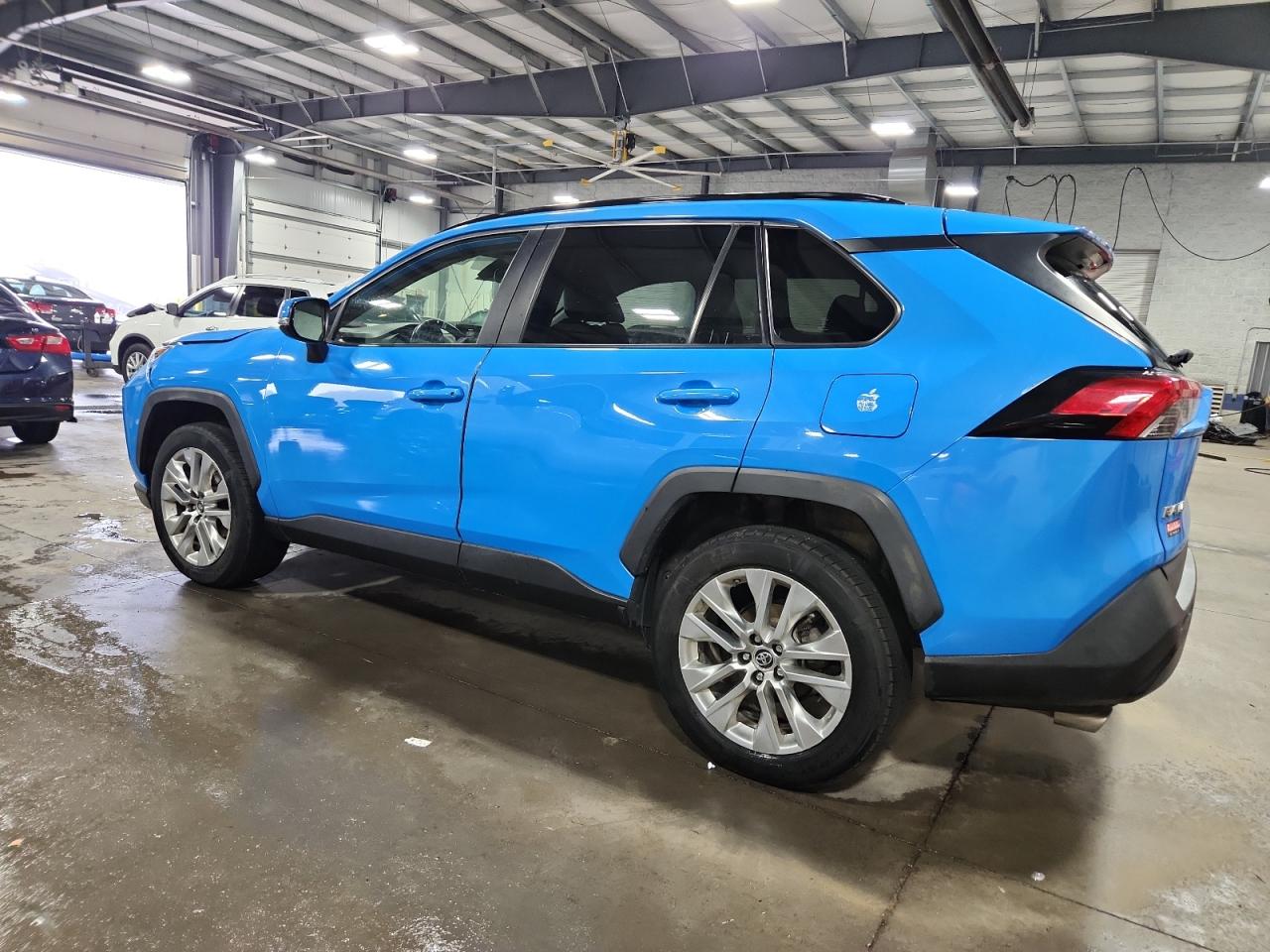 2019 TOYOTA RAV4 XLE PREMIUM photo 4