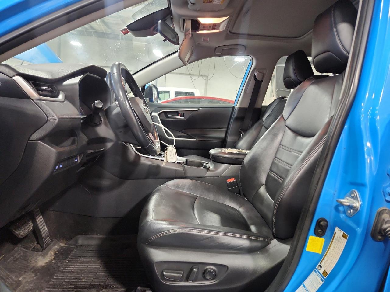 2019 TOYOTA RAV4 XLE PREMIUM photo 19