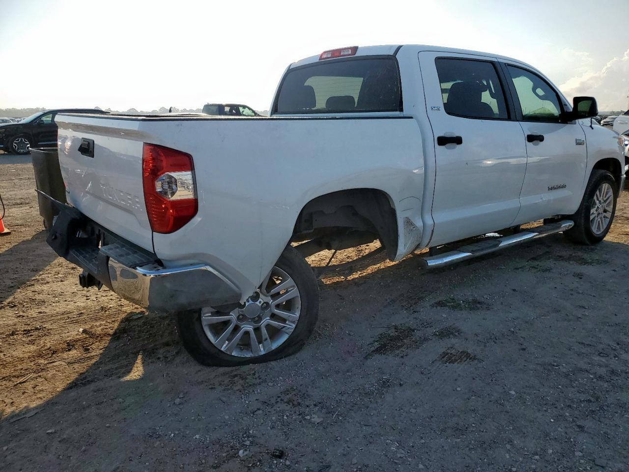 2014 TOYOTA TUNDRA CREWMAX SR5 photo 3