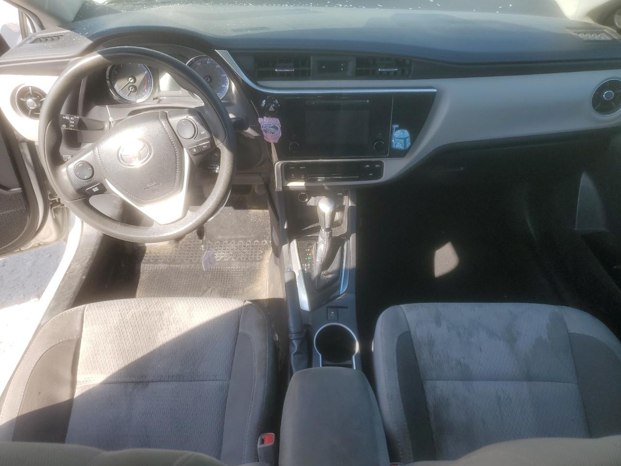 2019 TOYOTA COROLLA LE photo 8