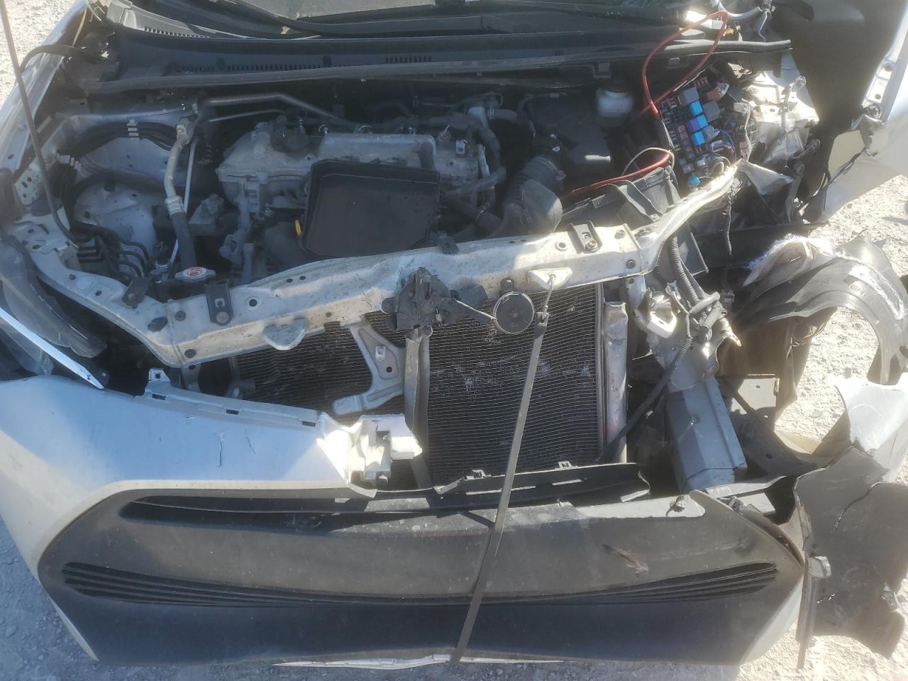 2019 TOYOTA COROLLA LE photo 11