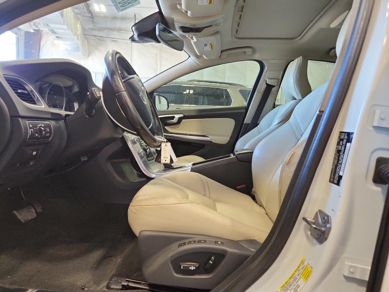 2017 VOLVO S60 photo 19