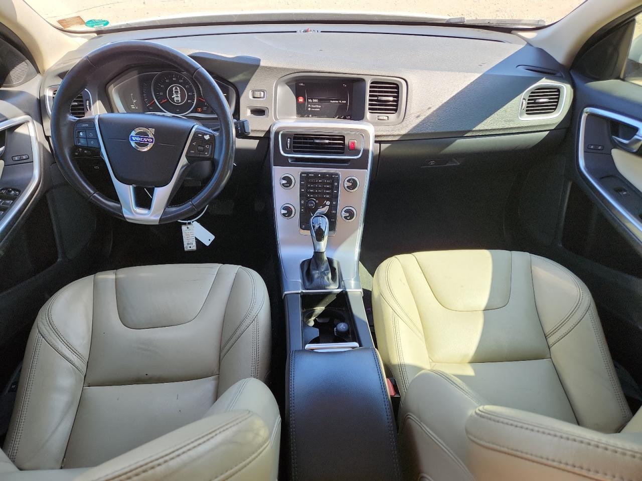 2017 VOLVO S60 photo 22