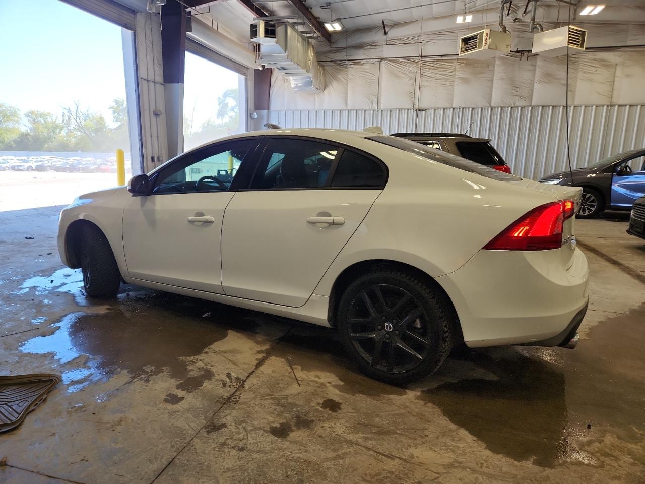2017 VOLVO S60 photo 4