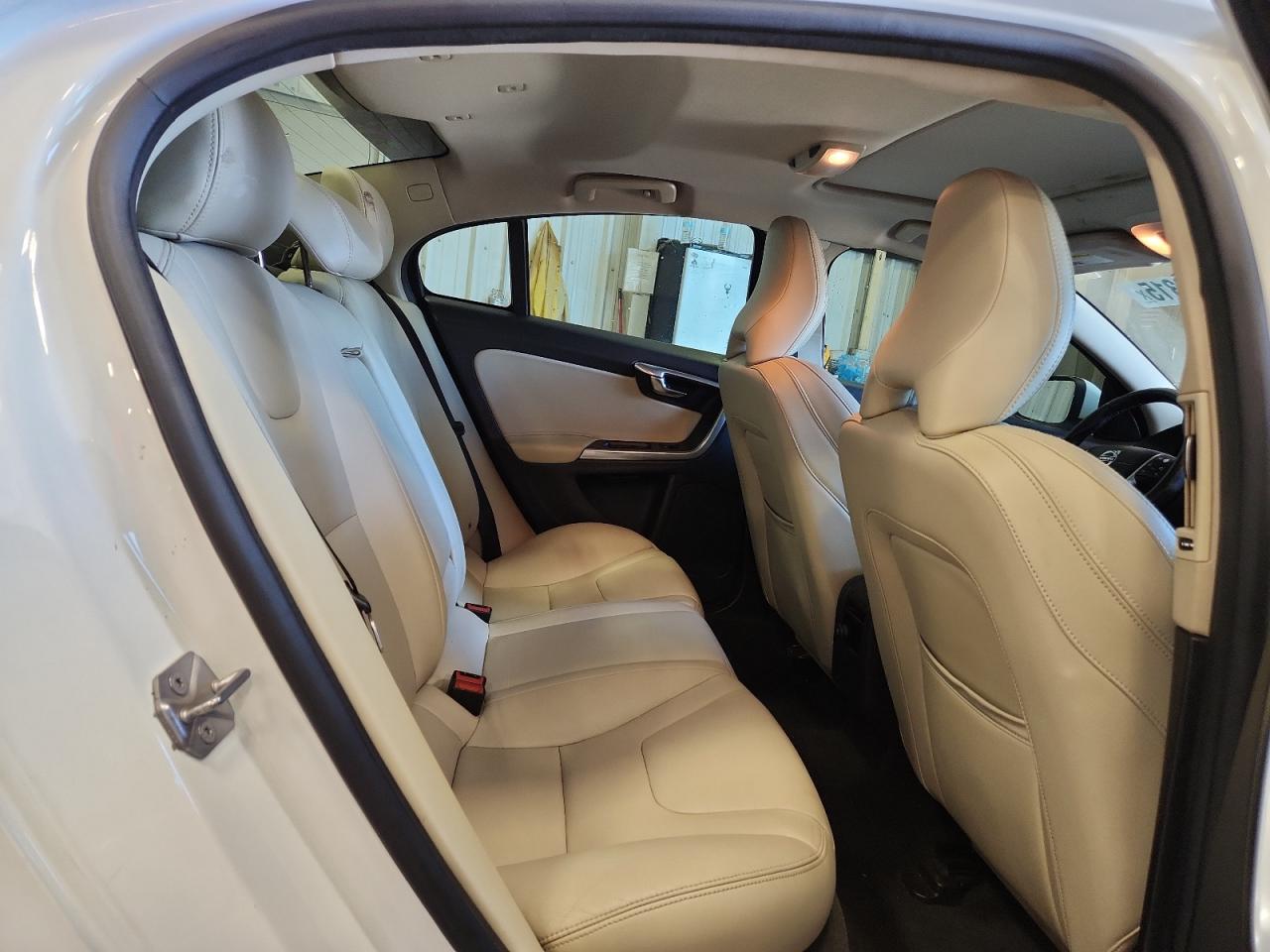 2017 VOLVO S60 photo 28