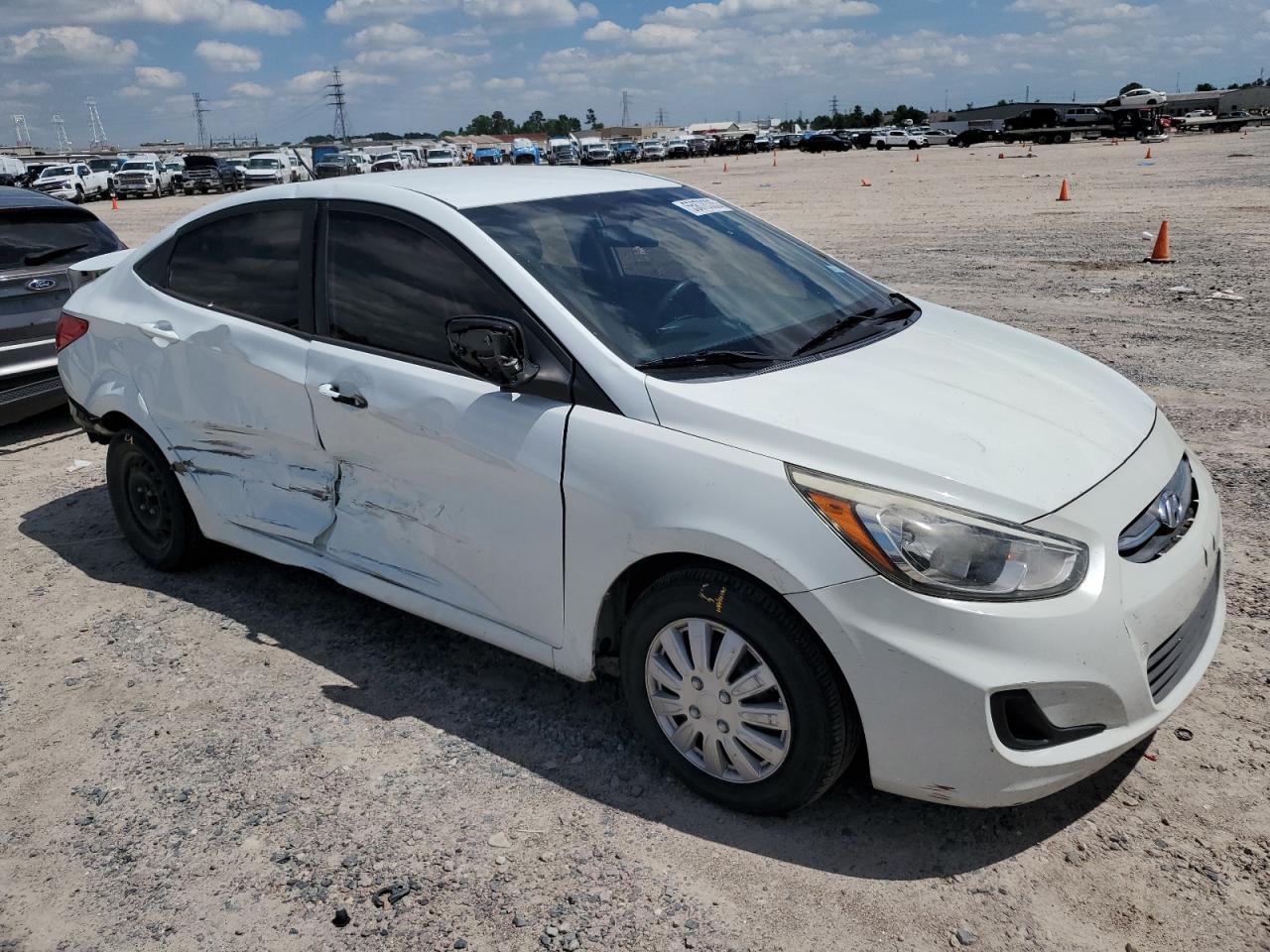 2016 HYUNDAI ACCENT SE photo 4
