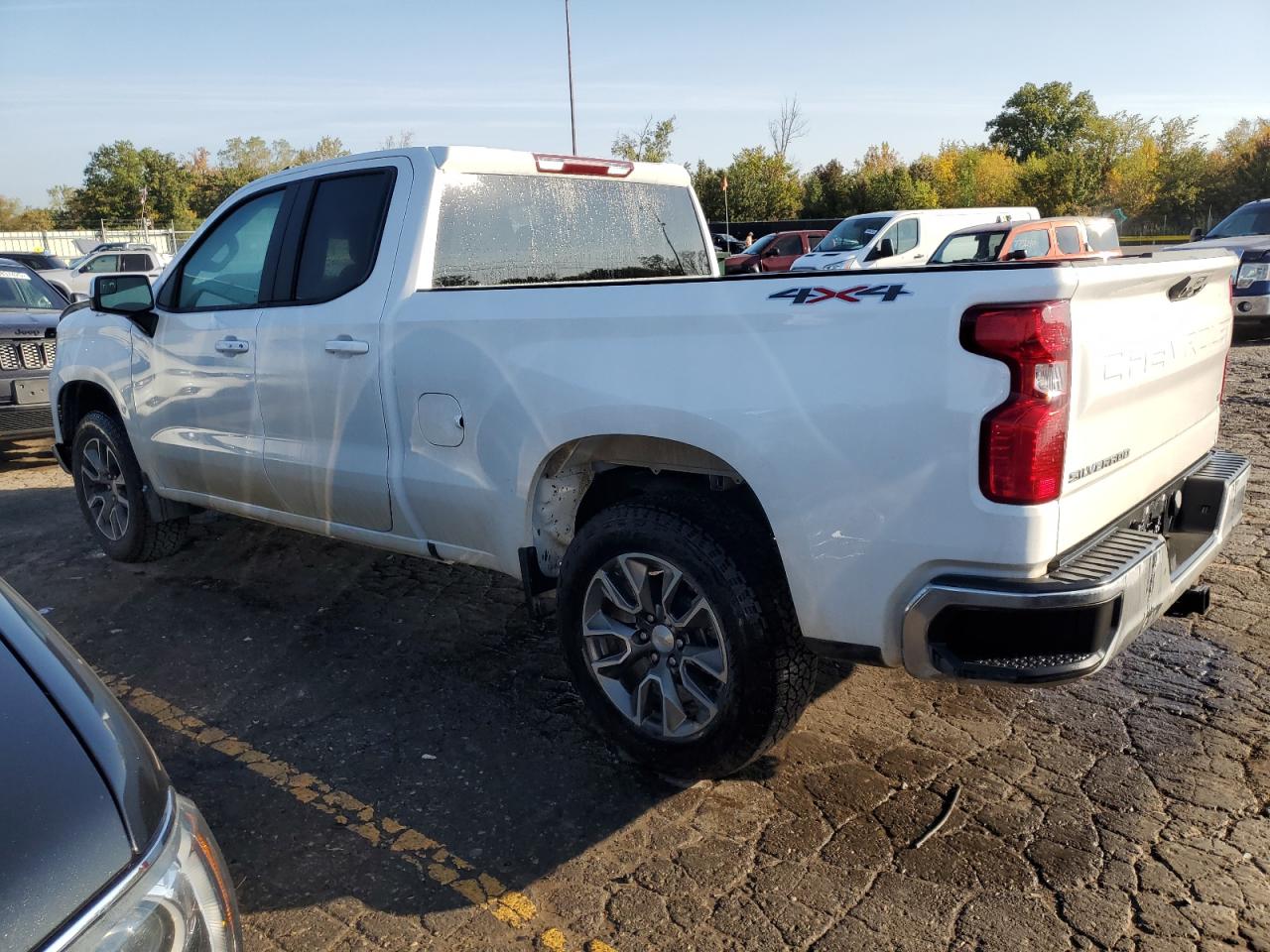 2025 CHEVROLET SILVERADO K1500 LT-L photo 3
