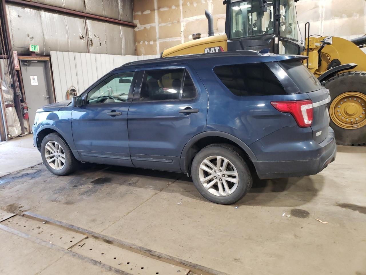 2016 FORD EXPLORER photo 2