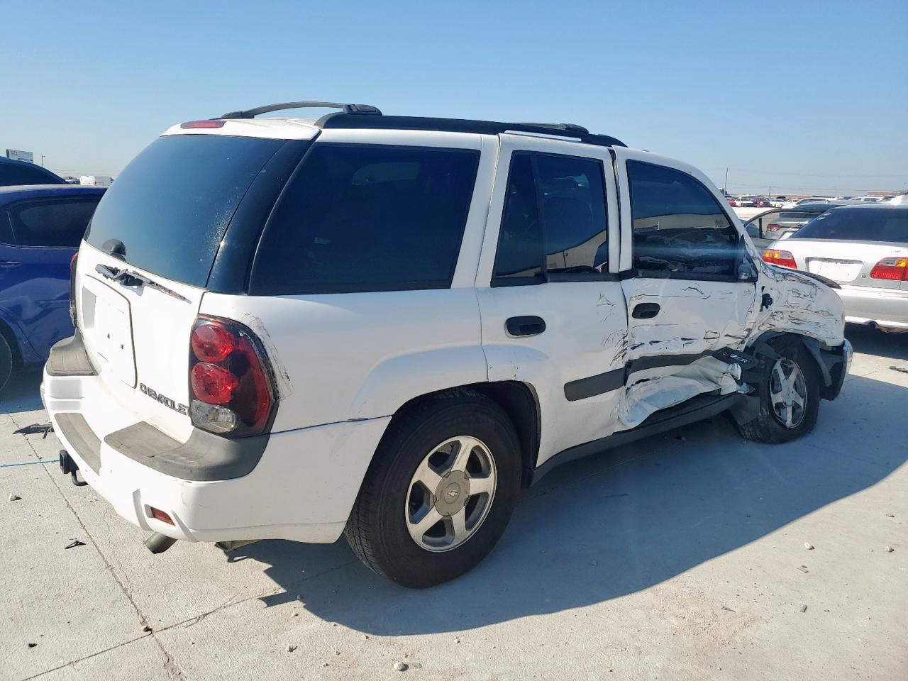 2004 CHEVROLET TRAILBLAZER LS photo 3