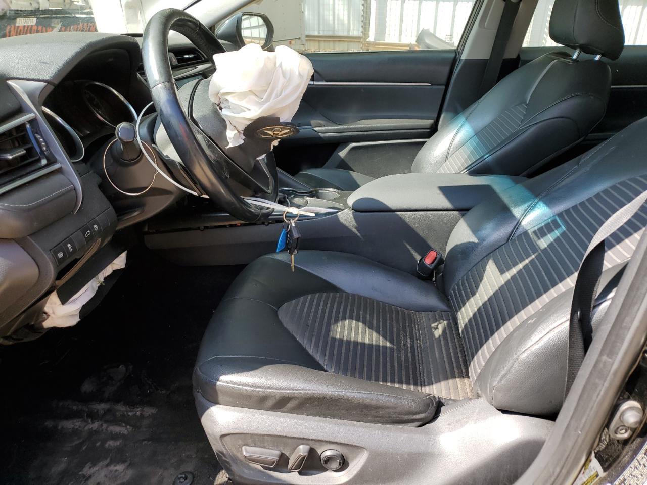 2018 TOYOTA CAMRY L photo 19