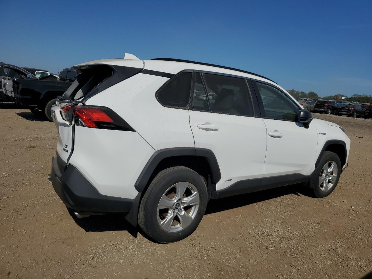 2019 TOYOTA RAV4 LE photo 3