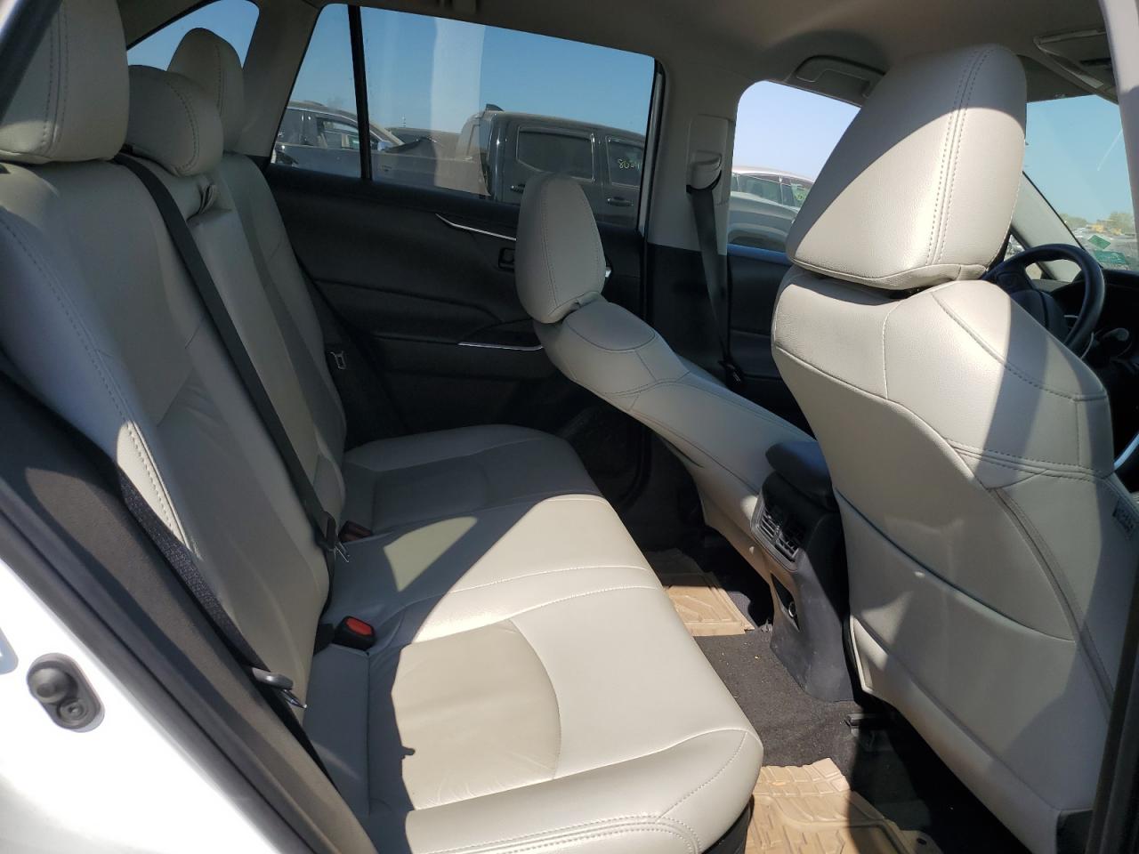 2019 TOYOTA RAV4 LE photo 10