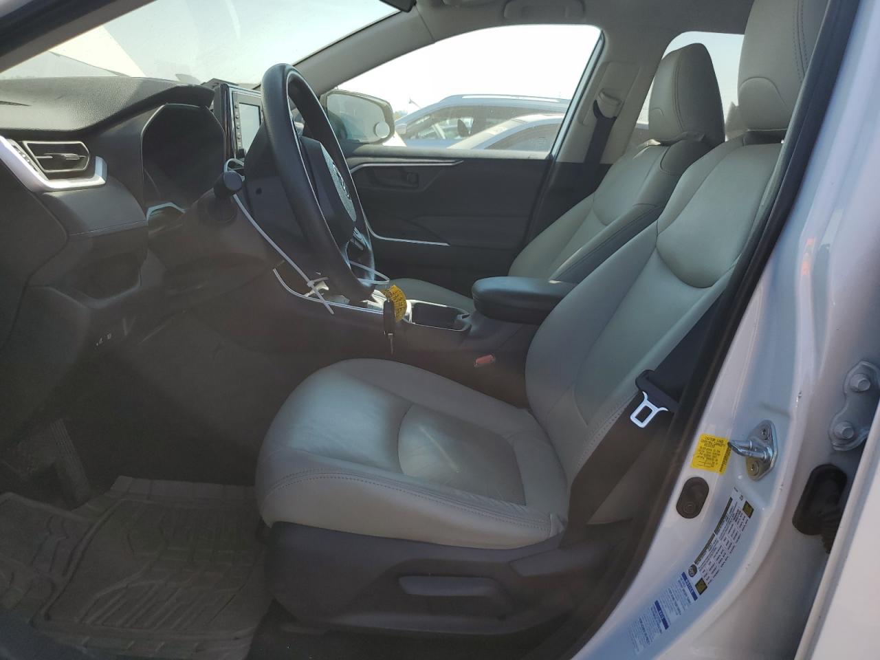 2019 TOYOTA RAV4 LE photo 7