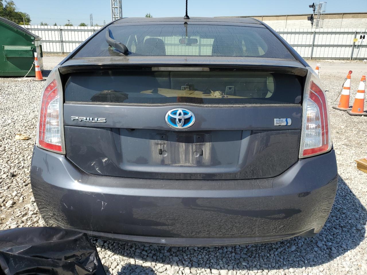 2015 TOYOTA PRIUS photo 6