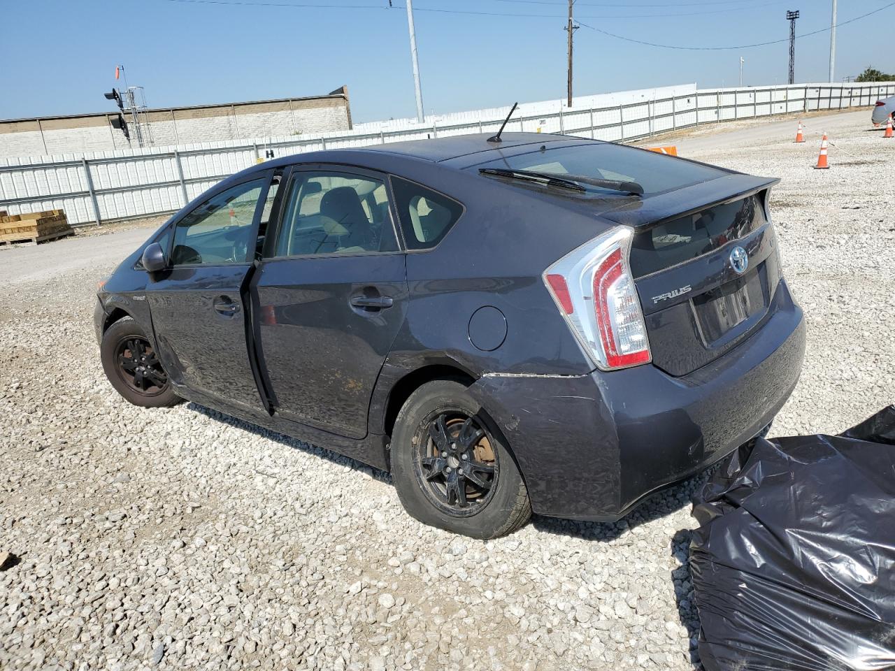 2015 TOYOTA PRIUS photo 2