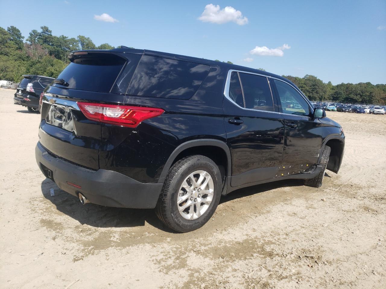 2020 CHEVROLET TRAVERSE LS photo 5