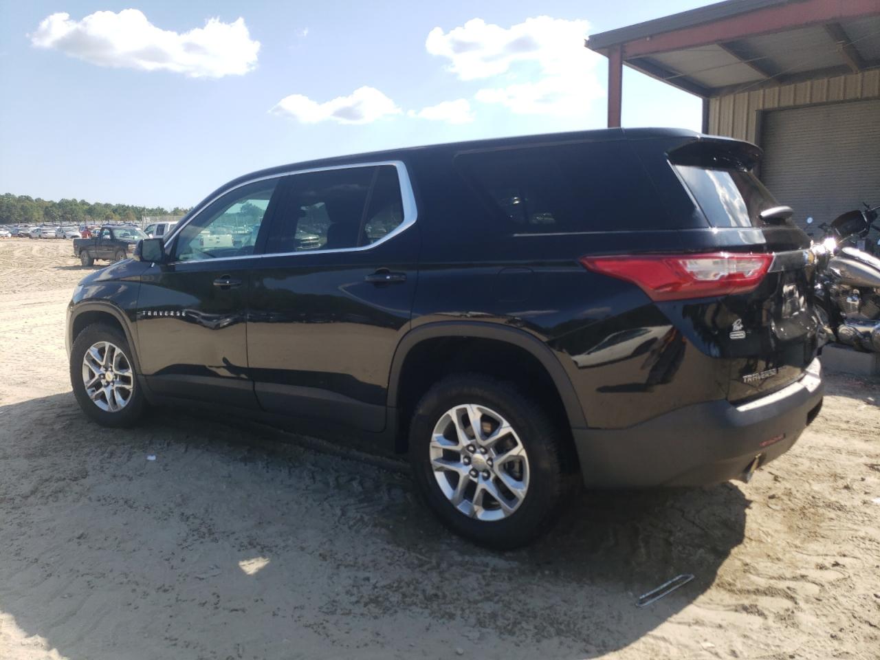 2020 CHEVROLET TRAVERSE LS photo 3