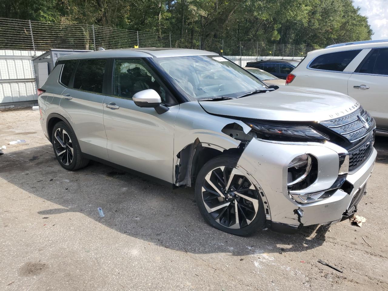 2024 MITSUBISHI OUTLANDER SE photo 4