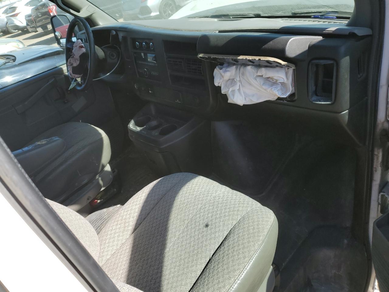 2016 GMC SAVANA G2500 photo 8