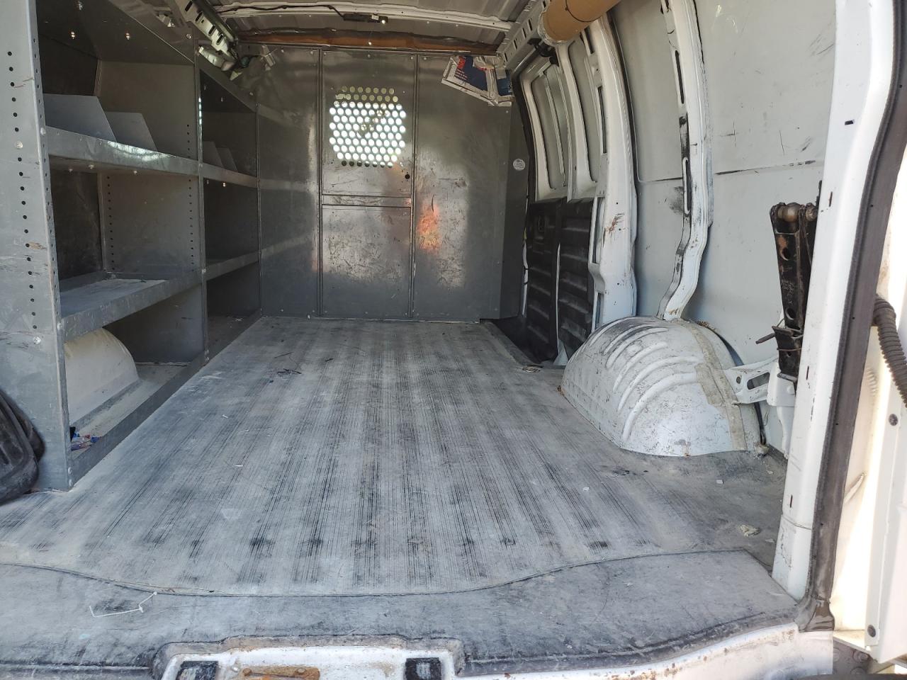 2016 GMC SAVANA G2500 photo 10