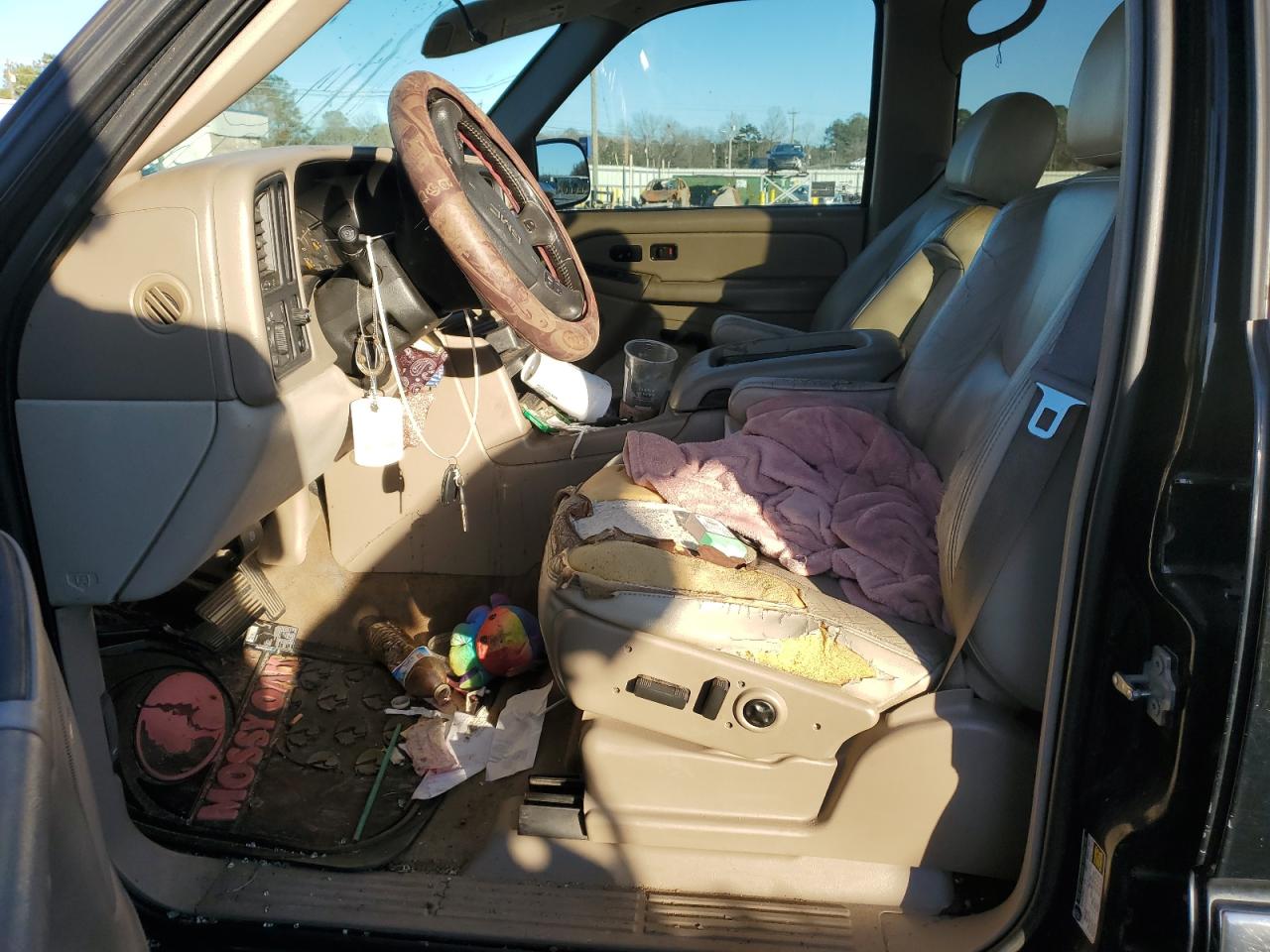 2004 GMC YUKON XL C1500 photo 25