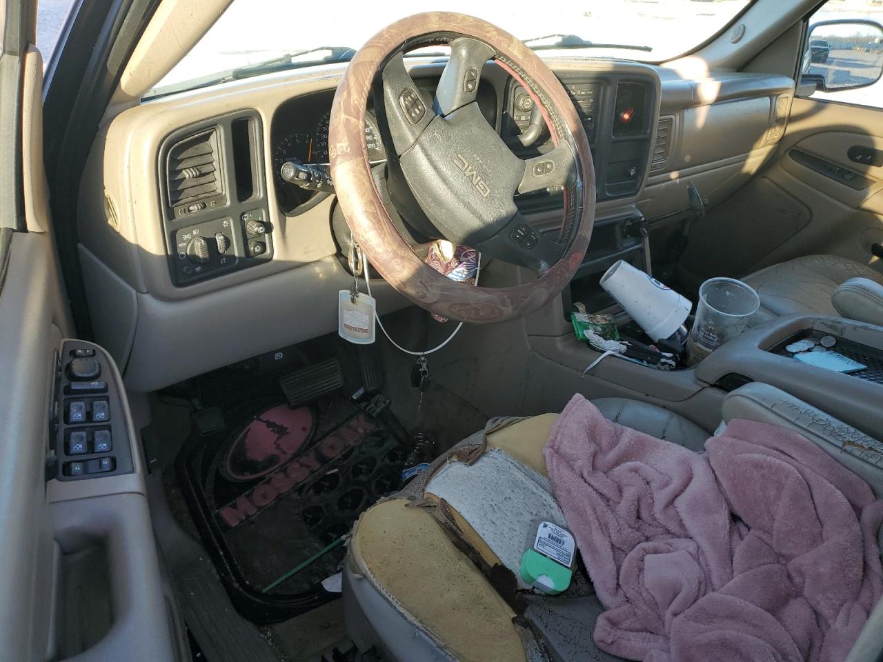 2004 GMC YUKON XL C1500 photo 29