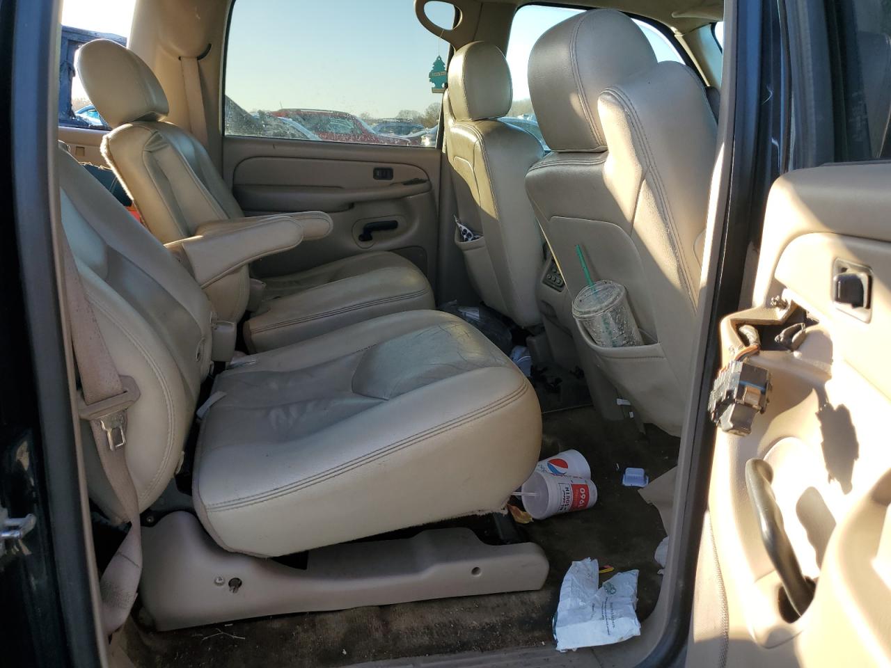 2004 GMC YUKON XL C1500 photo 37