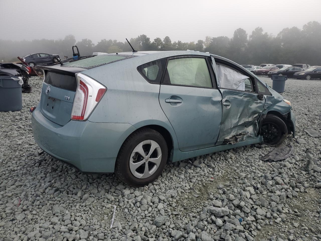 2015 TOYOTA PRIUS photo 3