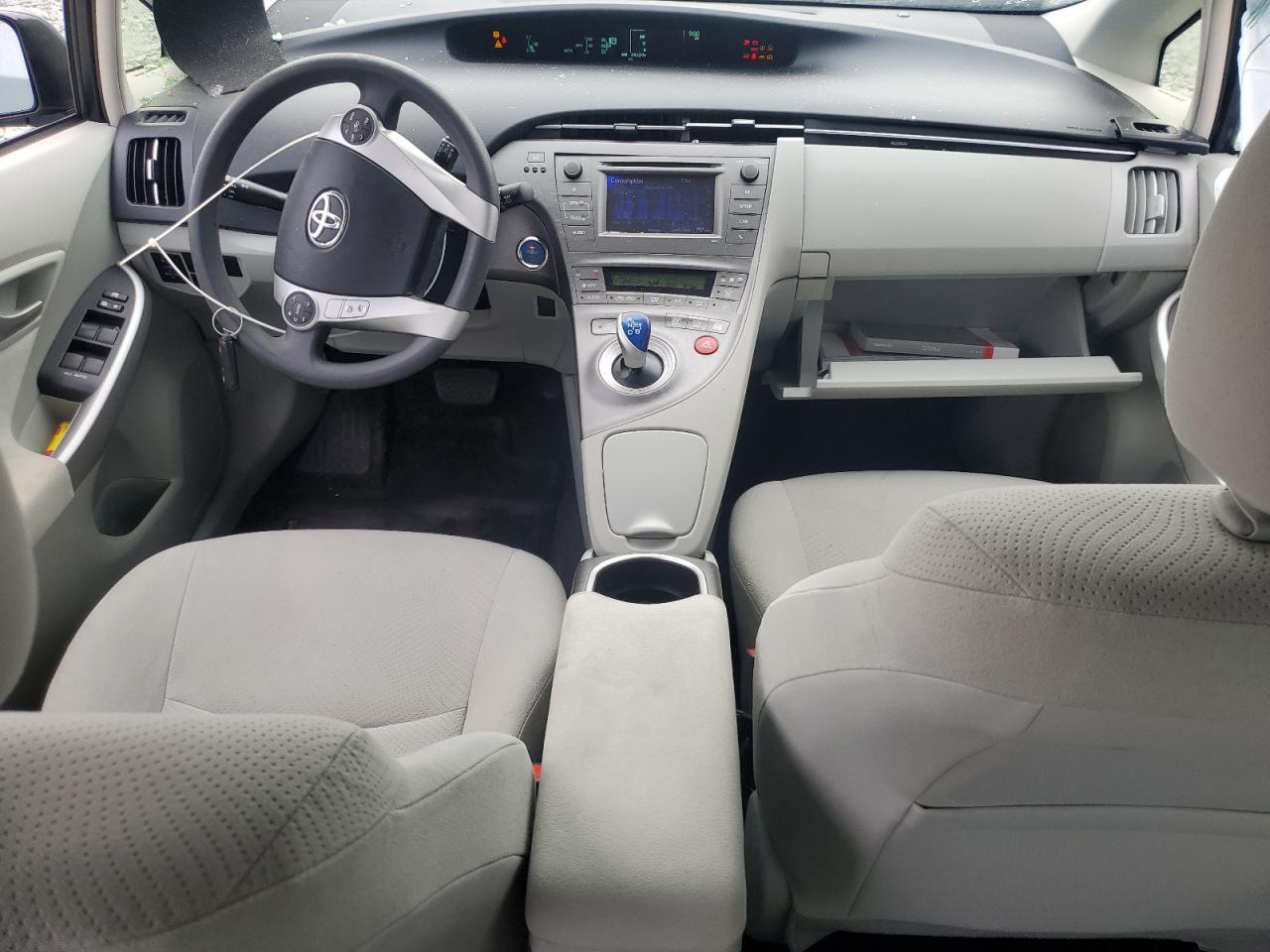 2015 TOYOTA PRIUS photo 8
