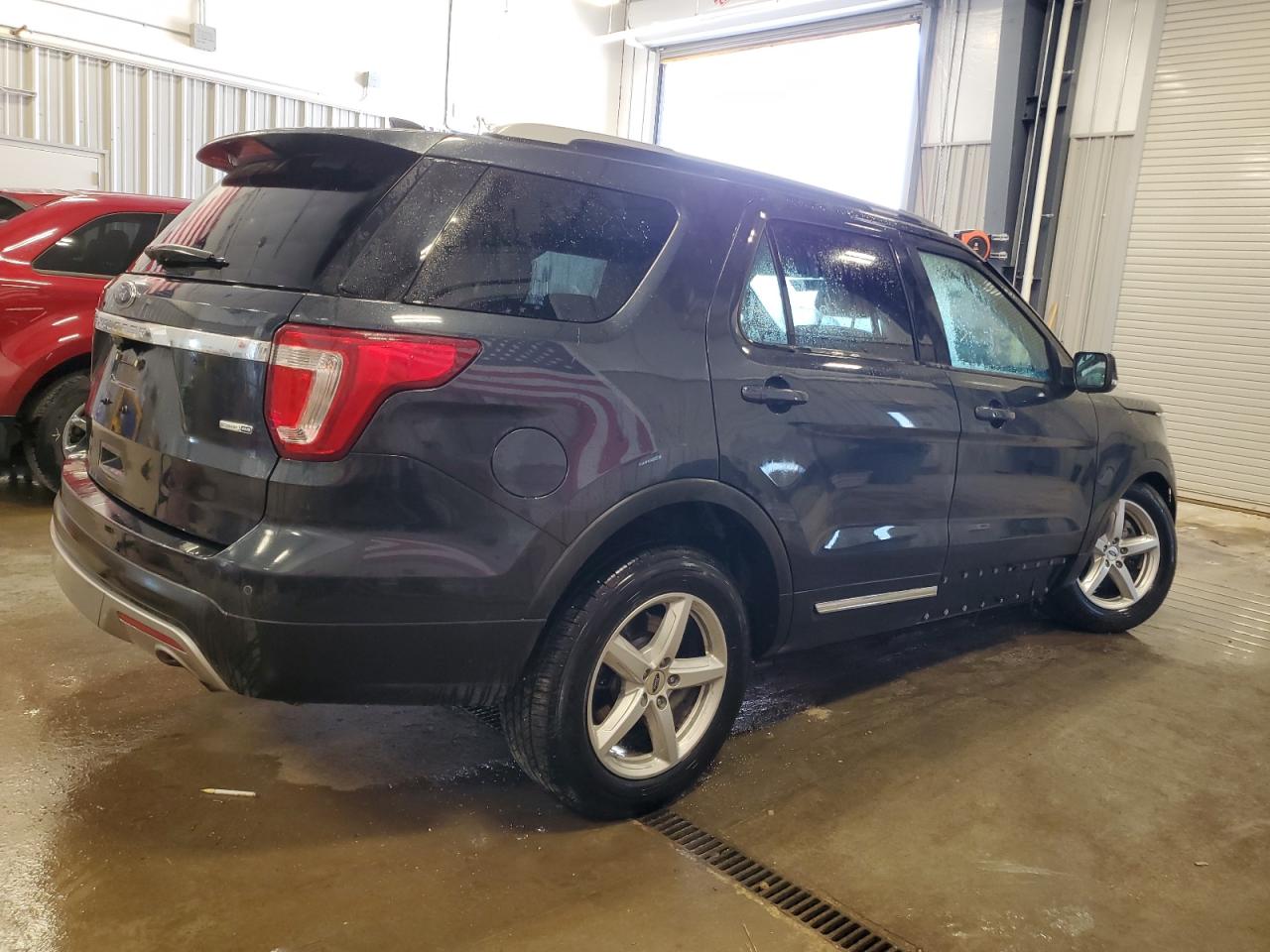 2017 FORD EXPLORER XLT photo 5
