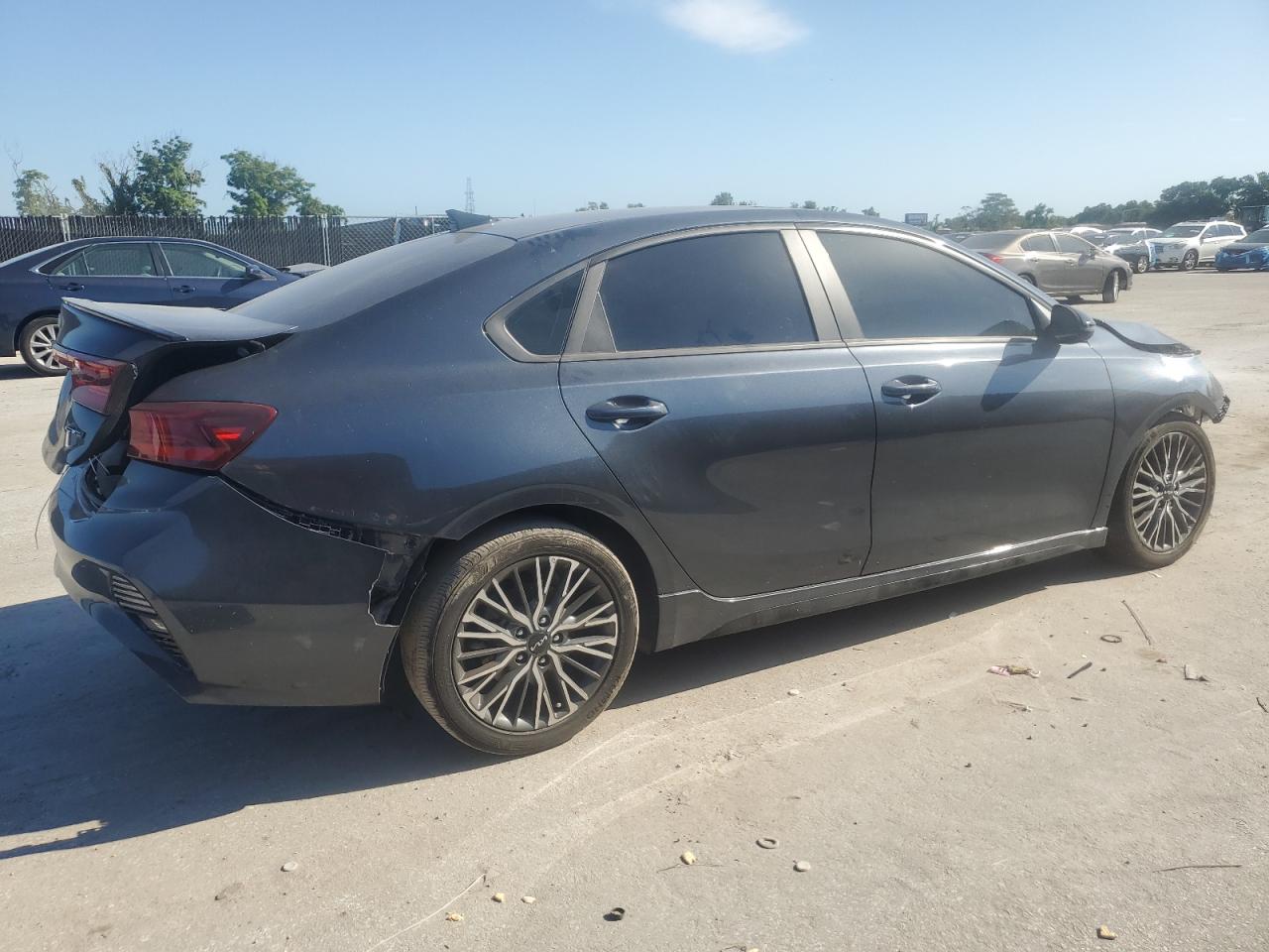 2023 KIA FORTE GT LINE photo 7