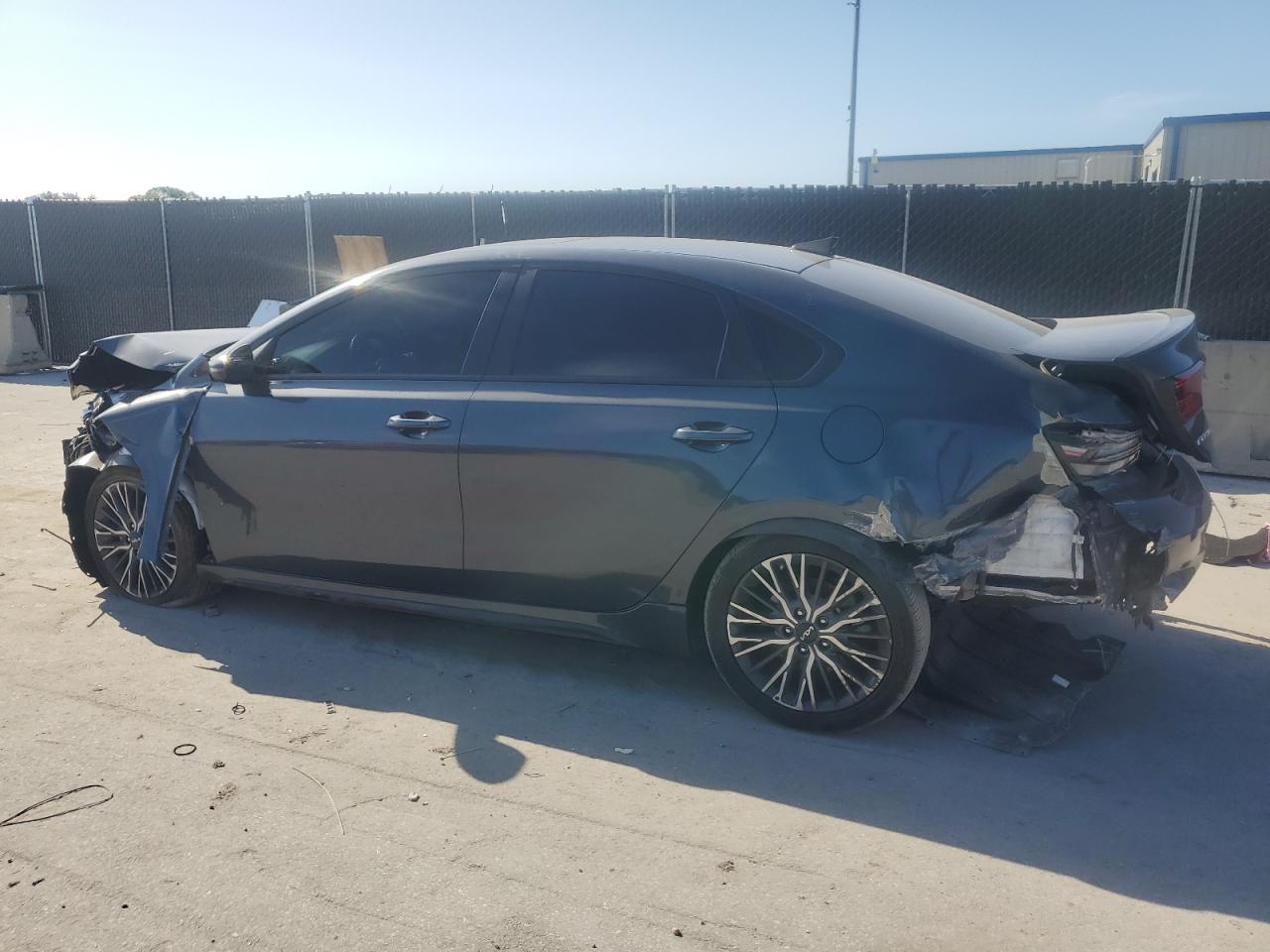 2023 KIA FORTE GT LINE photo 4