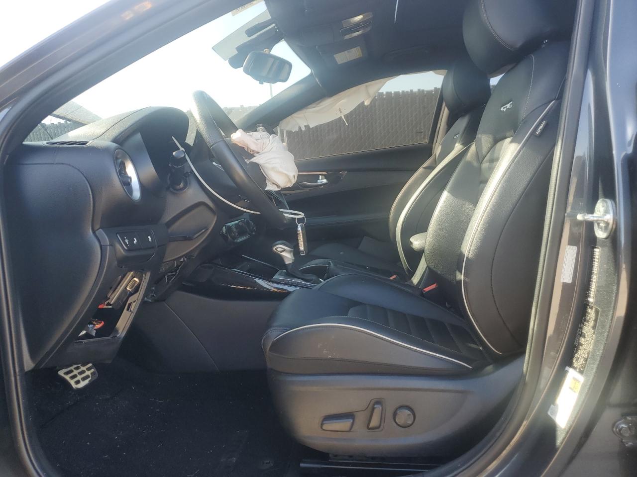 2023 KIA FORTE GT LINE photo 19